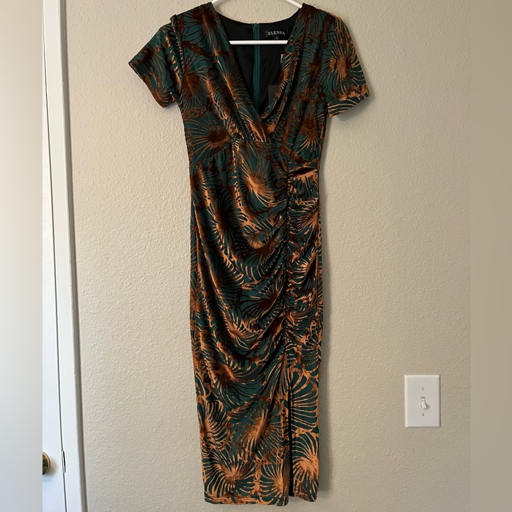 NWT Velvet Tropical Hawaiian Print Long Form Fitting Dress Ruched Slit Small